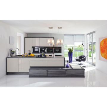 BUCĂTĂRIE LA COMANDĂ