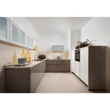 BUCĂTĂRIE LA COMANDĂ